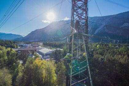 Montagearbeiten 220 kV Leitung UW Prutz - UW Westtirol