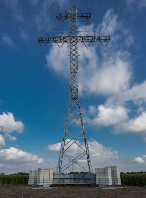 Large high-voltage electricity pylon structure for power line construction, a Cteam specialization.