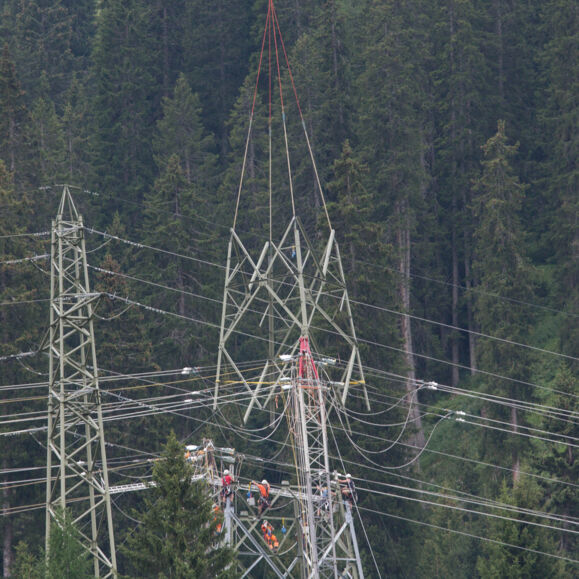 Leitungssanierung San Bernardino Etappe 2015 Los 3, 400 kV Soazza - Sils i.D. Leitungssanierung San Bernardino Etappe 2015 Los 3, 400 kV Soazza - Sils i.D.