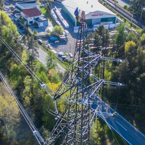 Montagearbeiten 220 kV Leitung UW Prutz - UW Westtirol